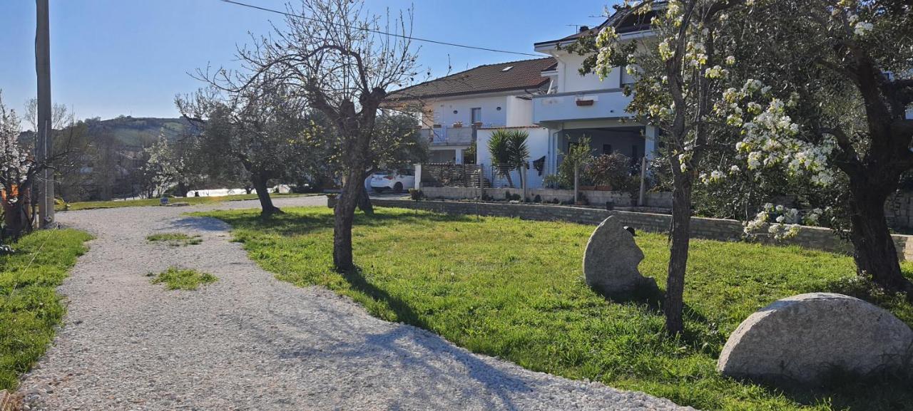 Casa Vacanze Cerreto 2 Apartman Miglianico Kültér fotó