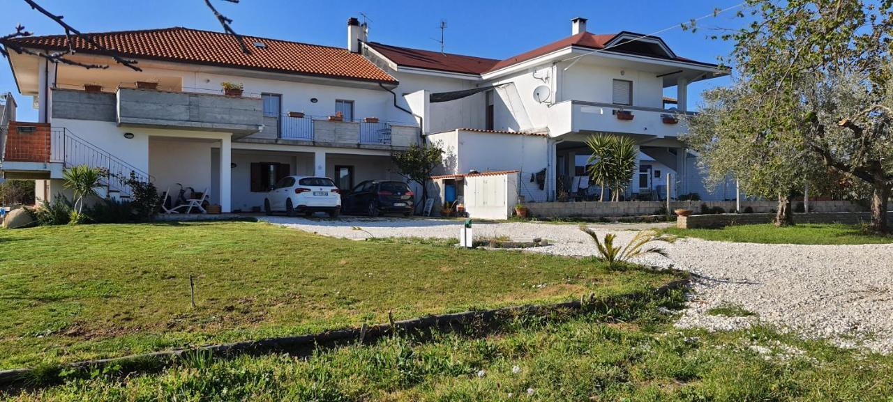 Casa Vacanze Cerreto 2 Apartman Miglianico Kültér fotó